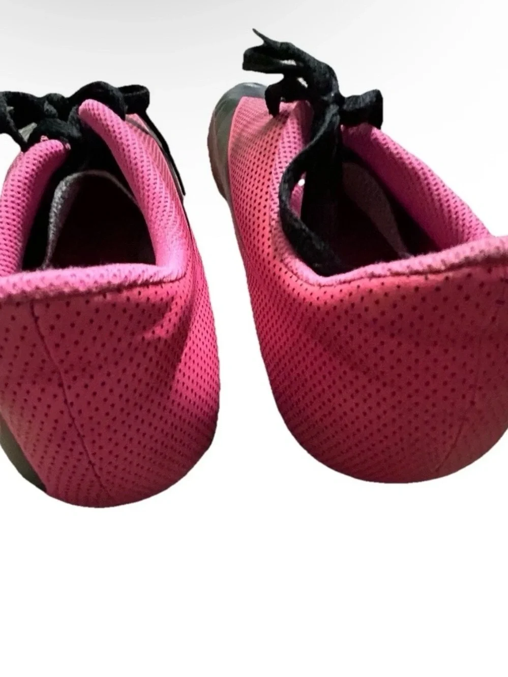 VGUC Girls Nike Pink Soccer Cleats Size 6Y